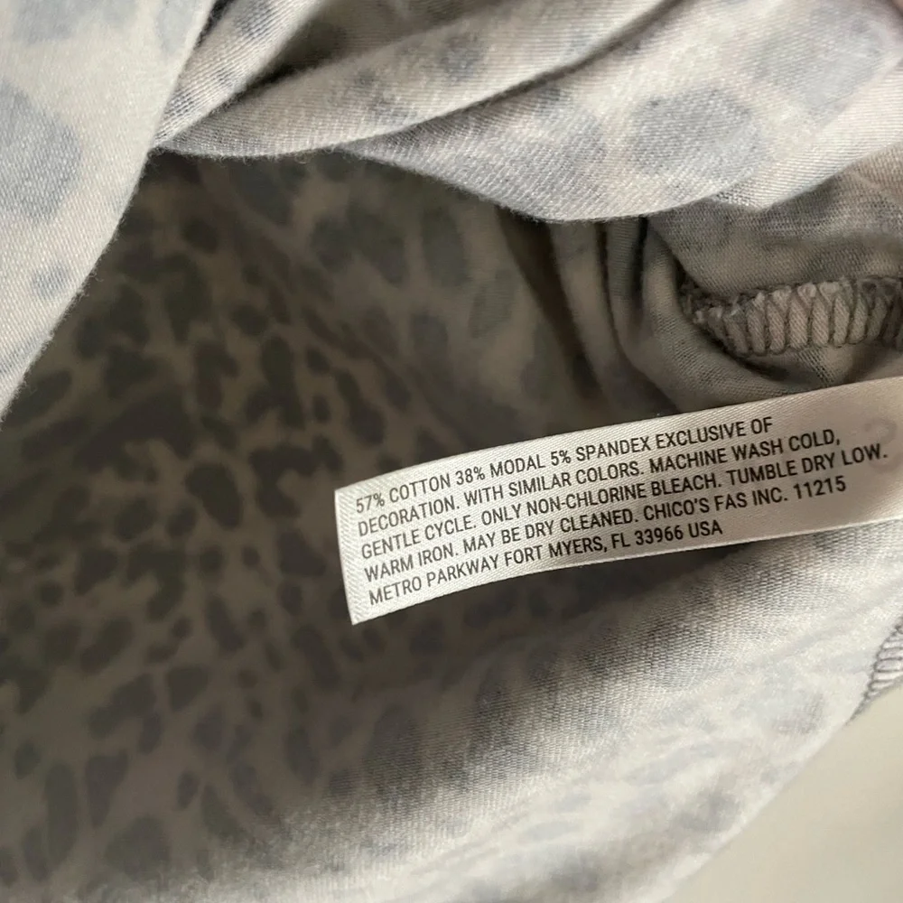 Soma Embraceable Long Sleeve Notch Collar Pajama Top XS Grey Animal Print - Picture 7 of 9